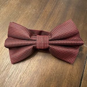 Red print bow tie, can bundle with other bow ties!